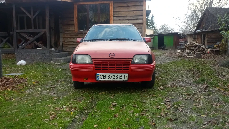 Opel Kadett Червоний 2