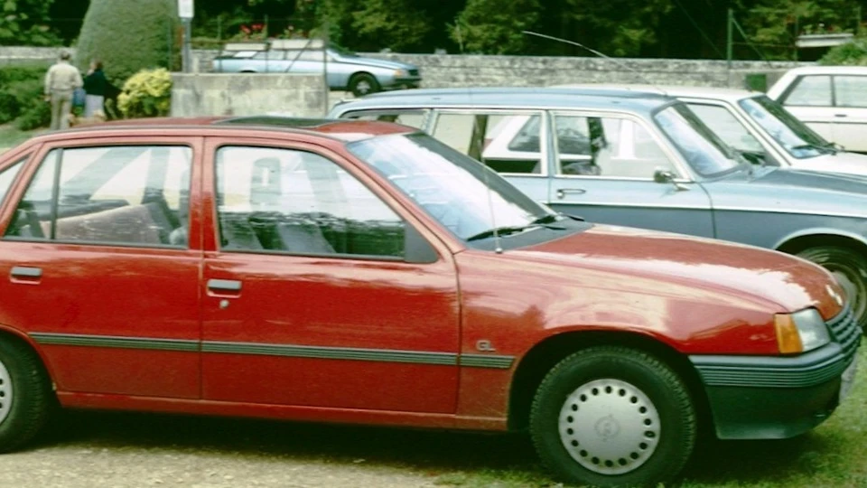 Opel Kadett Красний 3