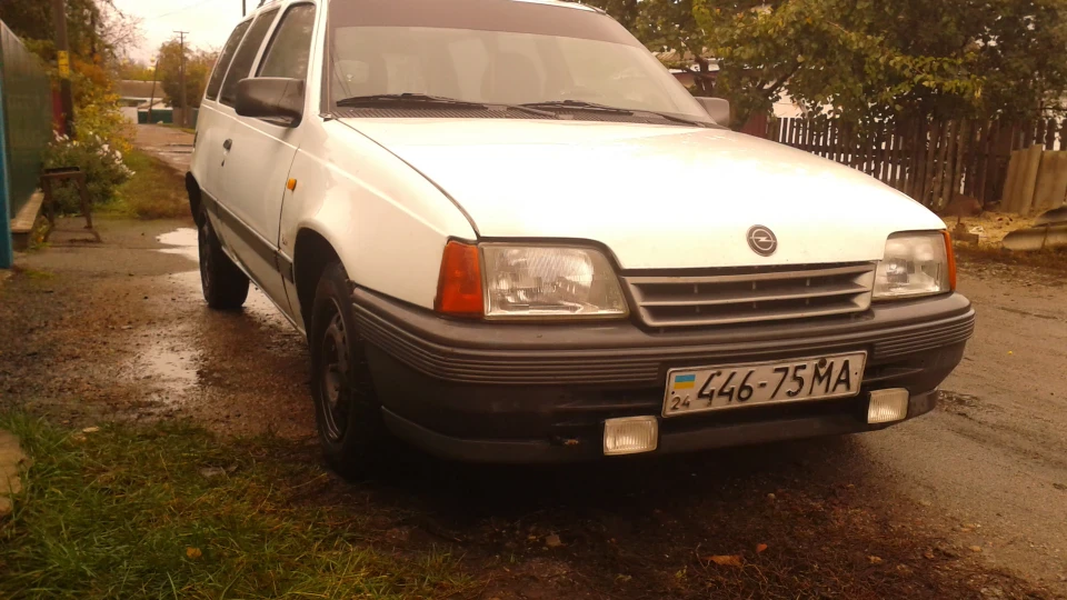Opel Kadett купе з рюкзаком. 2