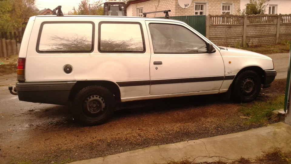 Opel Kadett купе з рюкзаком. 3