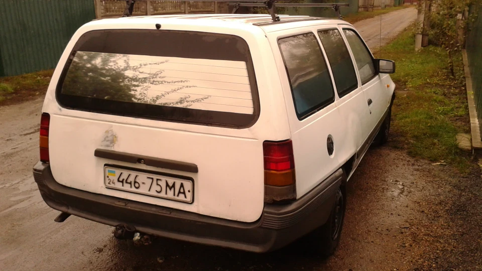 Opel Kadett купе з рюкзаком. 4