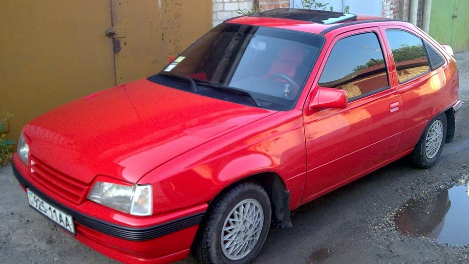 Opel Kadett Маленький Карвет)