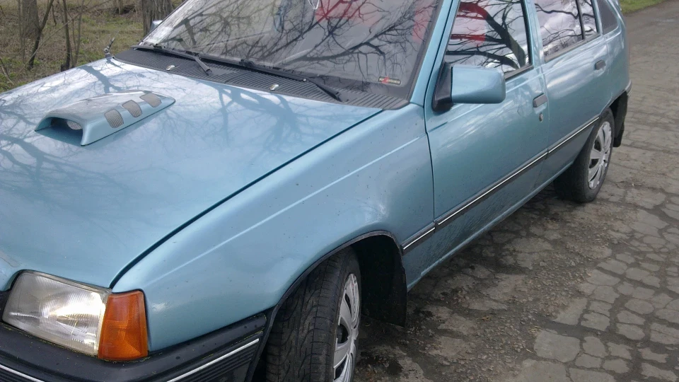 Opel Kadett (не синя) 3