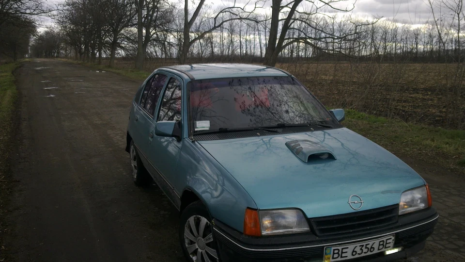 Opel Kadett (не синя) 4