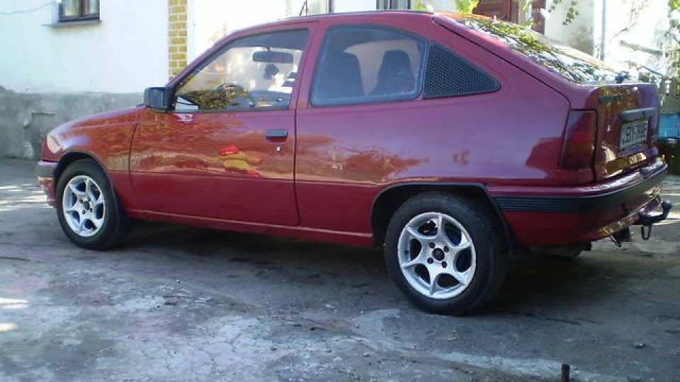 Opel Kadett прикольна запальничка 3