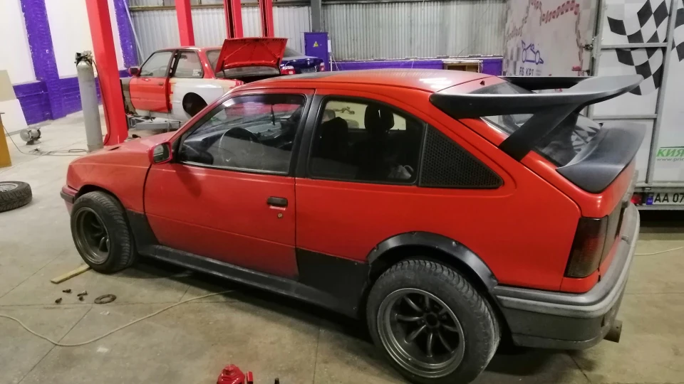 Opel Kadett Red 2.0 GTR 4