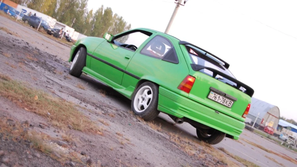 Opel Kadett Салатовий 2.0 3