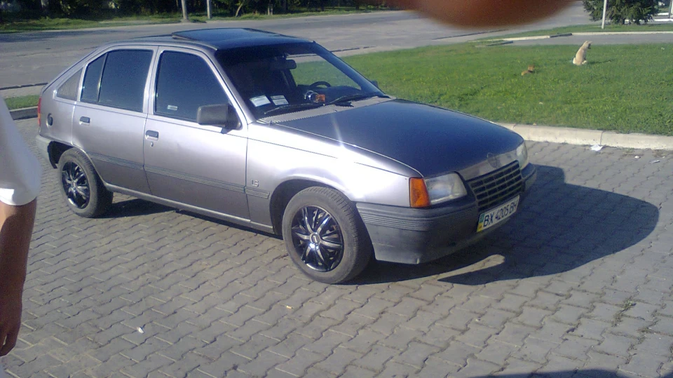 Opel Kadett Сірий металік