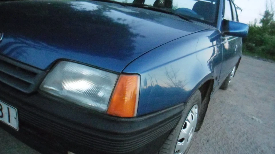 Opel Kadett Синій металік 2