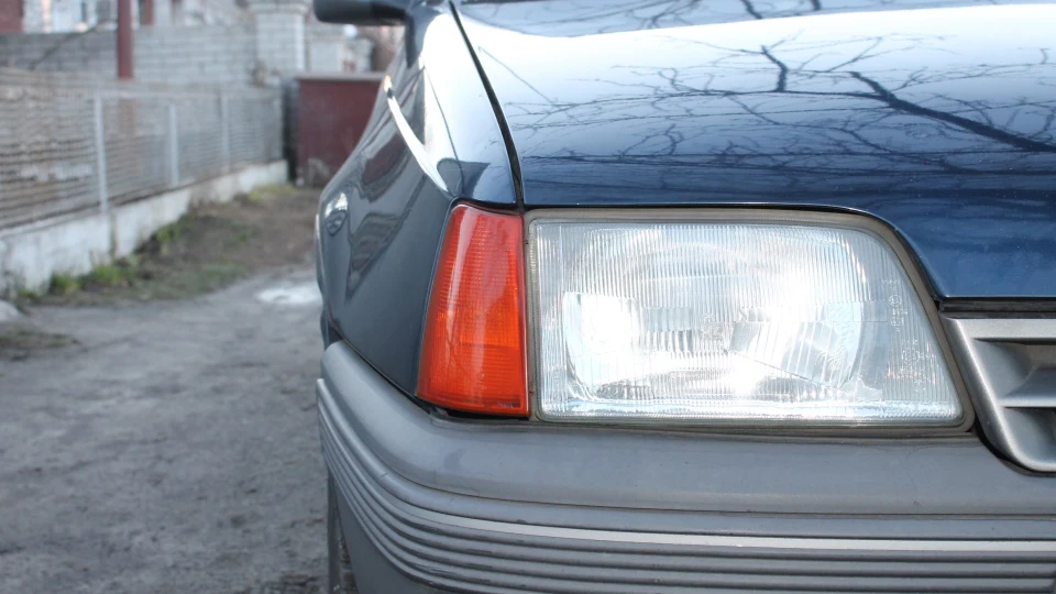 Opel Kadett синій металік 3