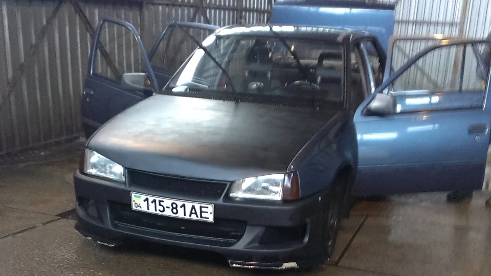 Opel Kadett синій седан 2