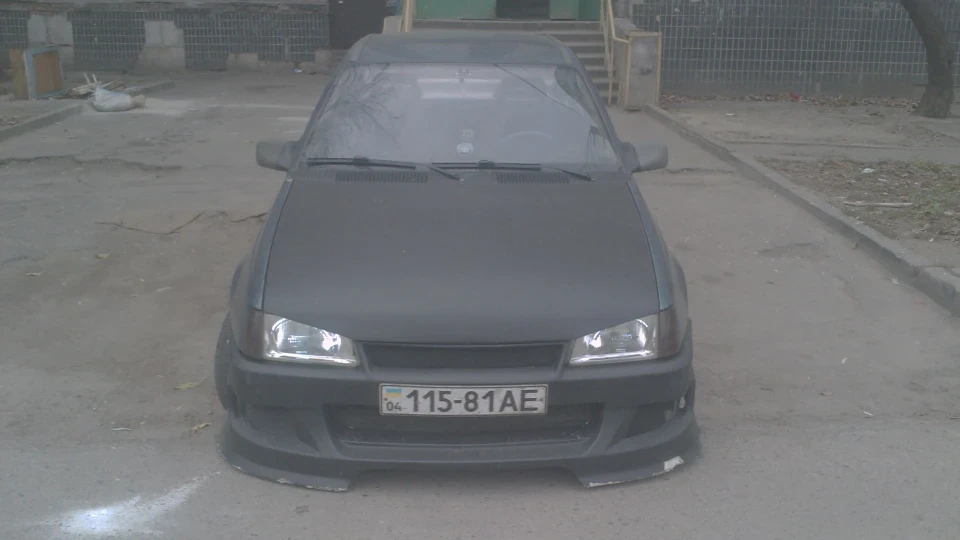 Opel Kadett синій седан 3