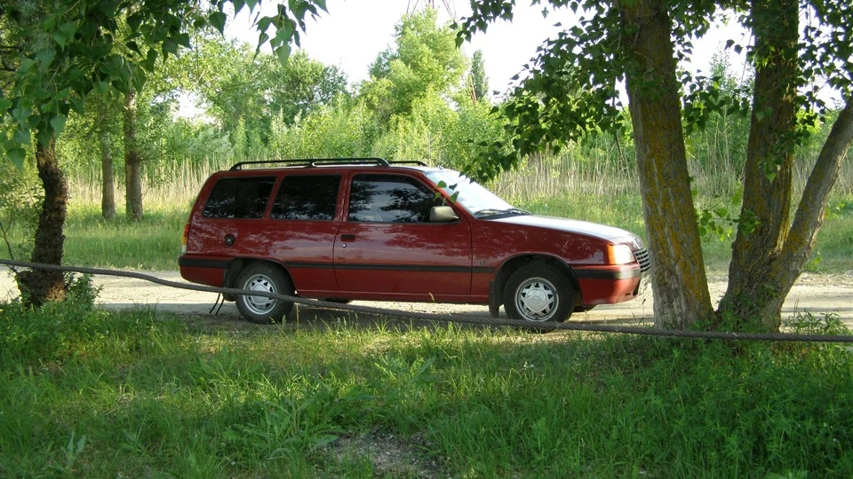 Opel Kadett УНІВЕРСАЛЬНЕ КУПЕ