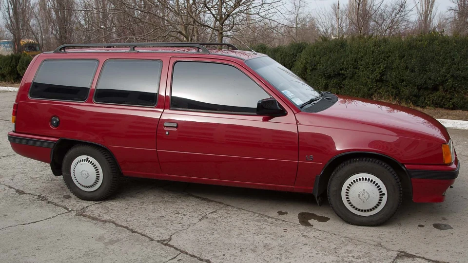Opel Kadett УНІВЕРСАЛЬНЕ КУПЕ 2