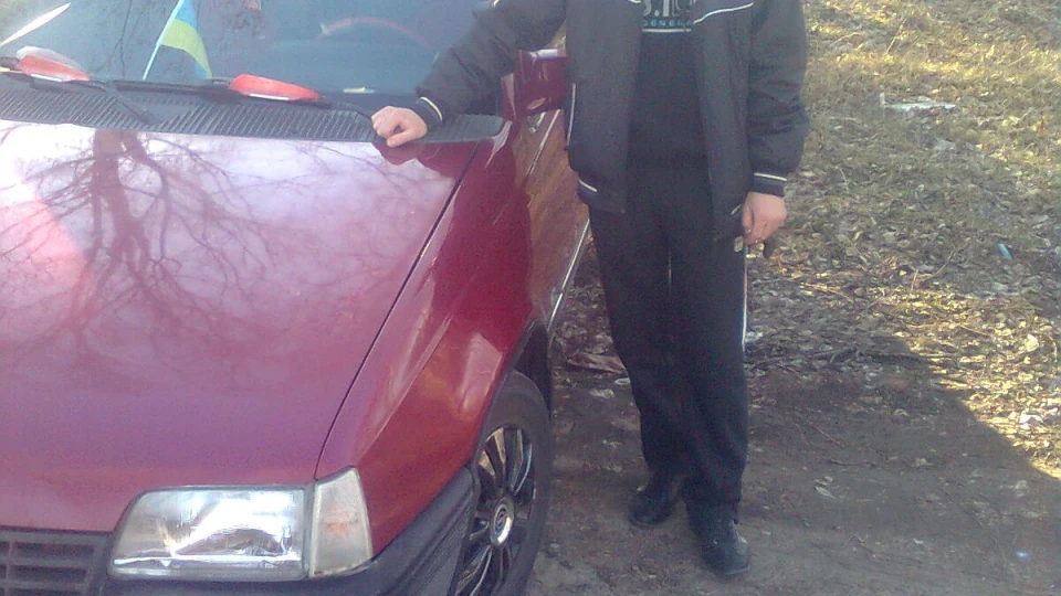 Opel Kadett вишневий 1,6MI C16NZ 2