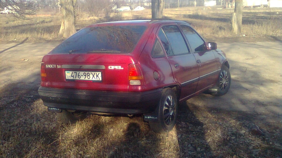 Opel Kadett вишневий 1,6MI C16NZ 4