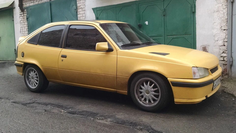 Opel Kadett Yellow 2