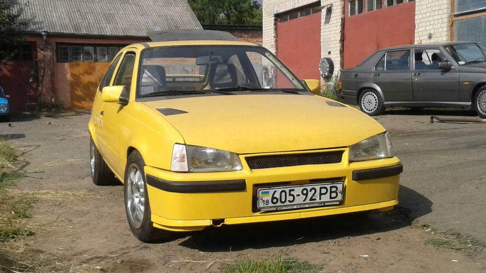 Opel Kadett Yellow 4