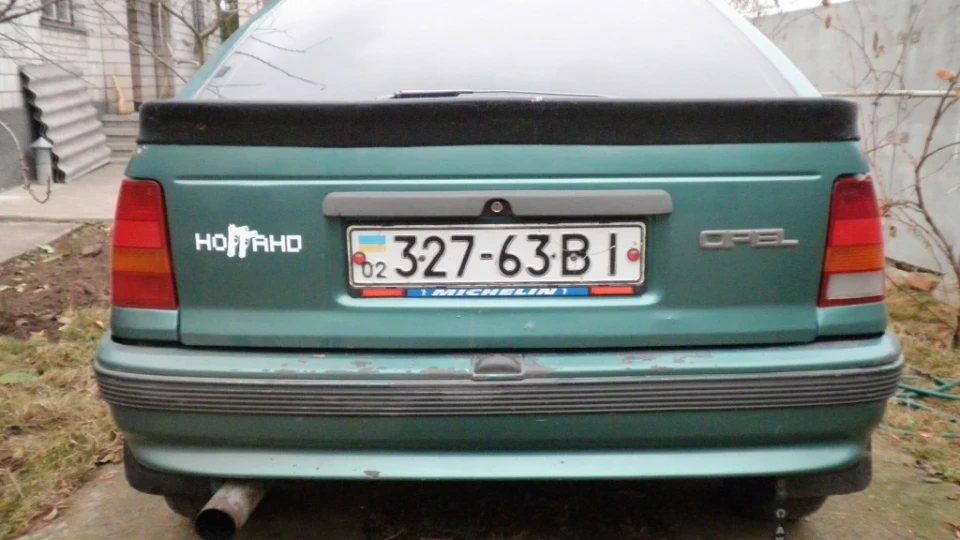 Opel Kadett Зелений металік 1.6 карб 3