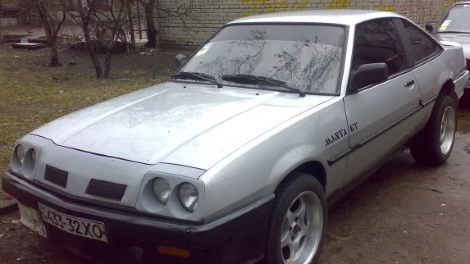 Opel Manta сріблястий металік 2