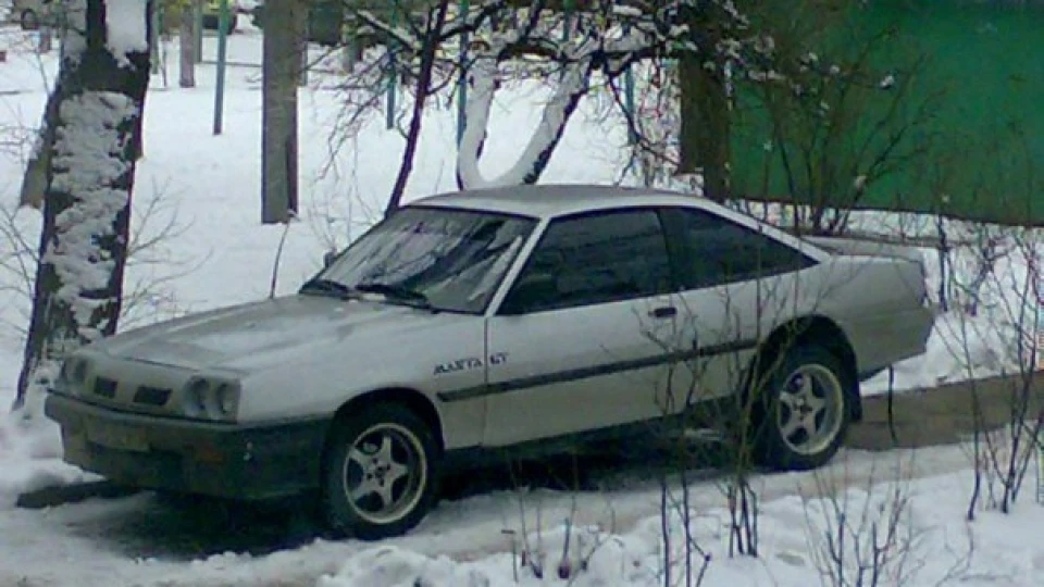 Opel Manta сріблястий металік 3