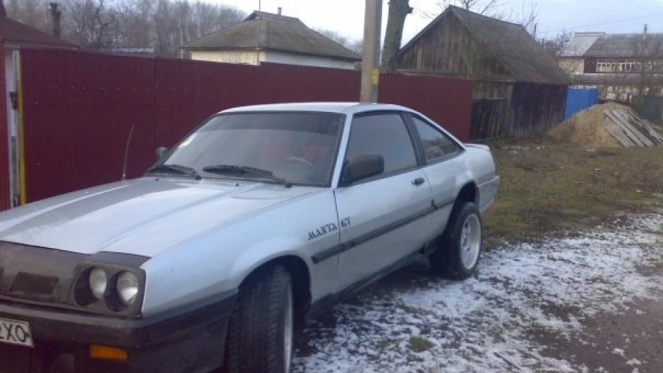 Opel Manta сріблястий металік 5