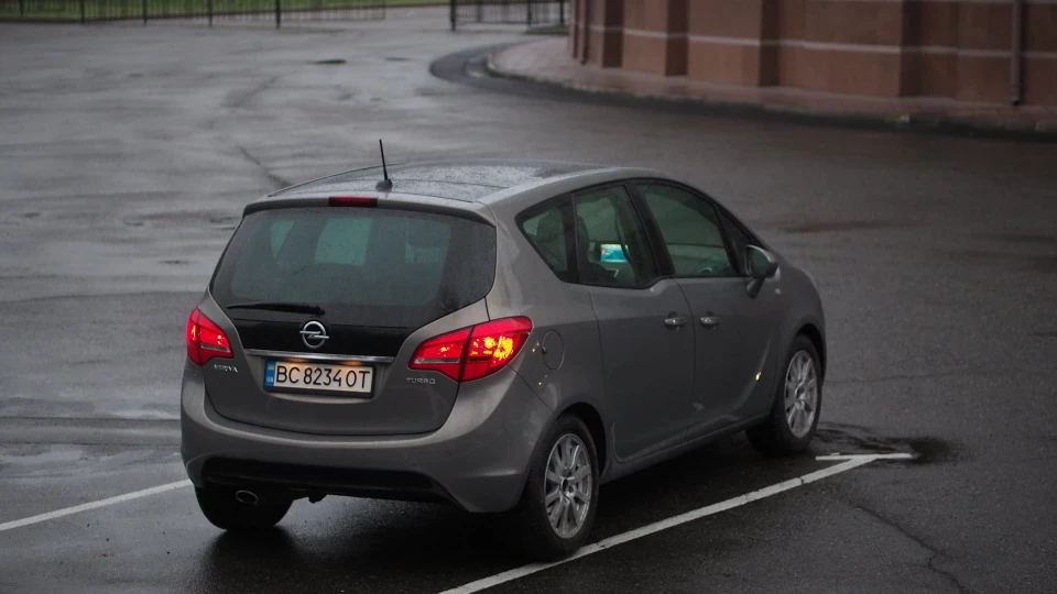 Opel Meriva 1.7 CDTi Cosmo 4