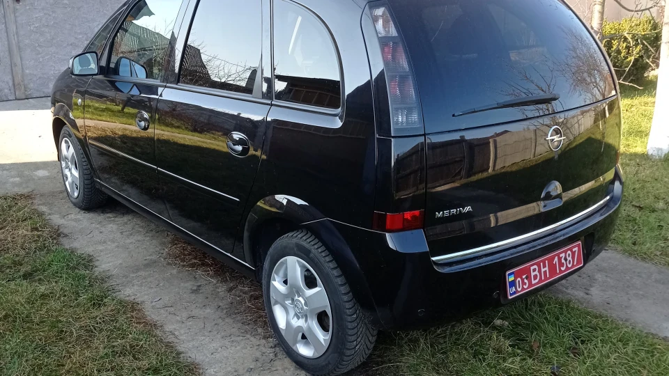 Opel Meriva Блек