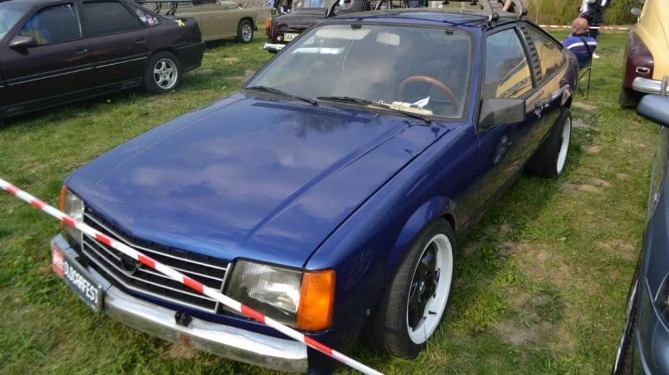 Opel Monza 2