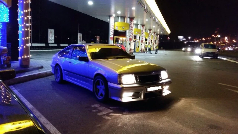 Opel Monza один такий