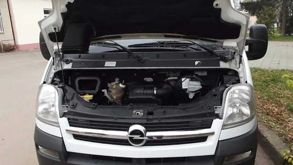 Opel Movano 2.5 turbo 5