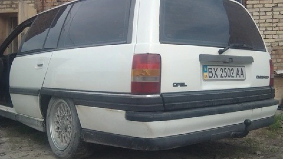 Opel Omega 2 літровий пакет молока 3