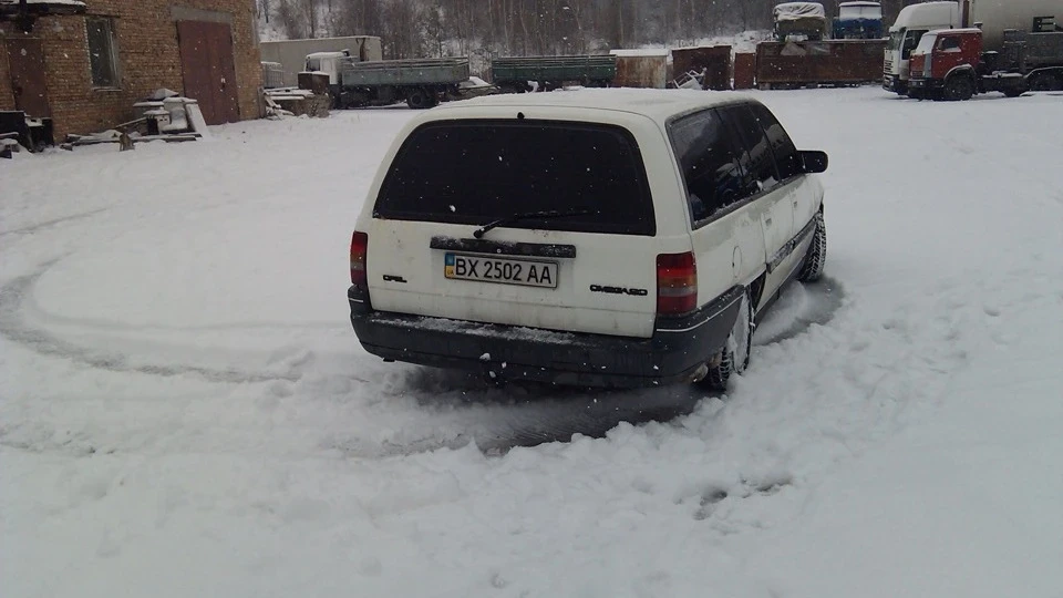 Opel Omega 2 літровий пакет молока 5
