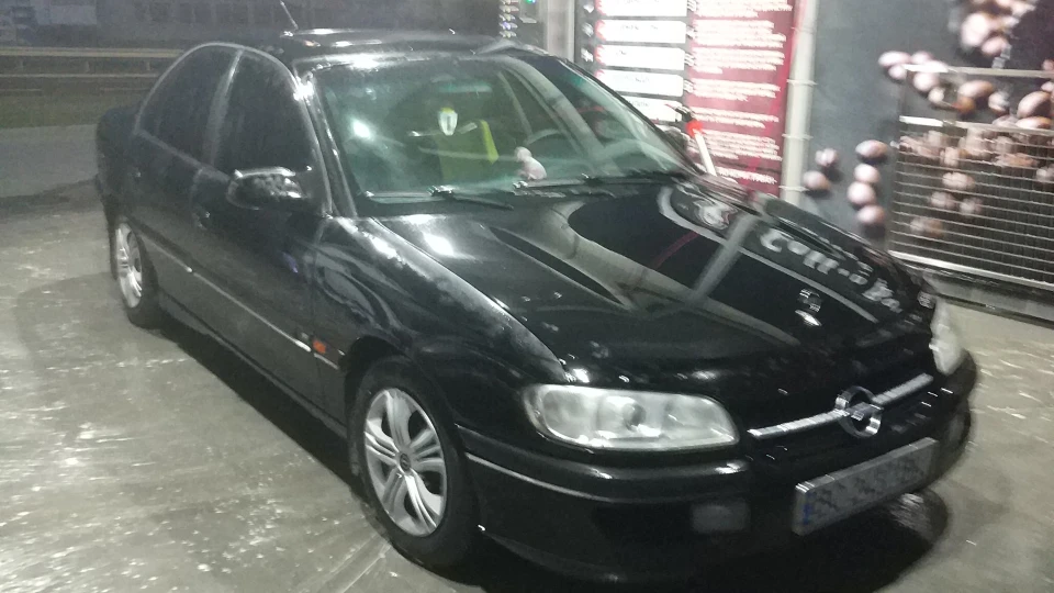 Opel Omega 2.0 16