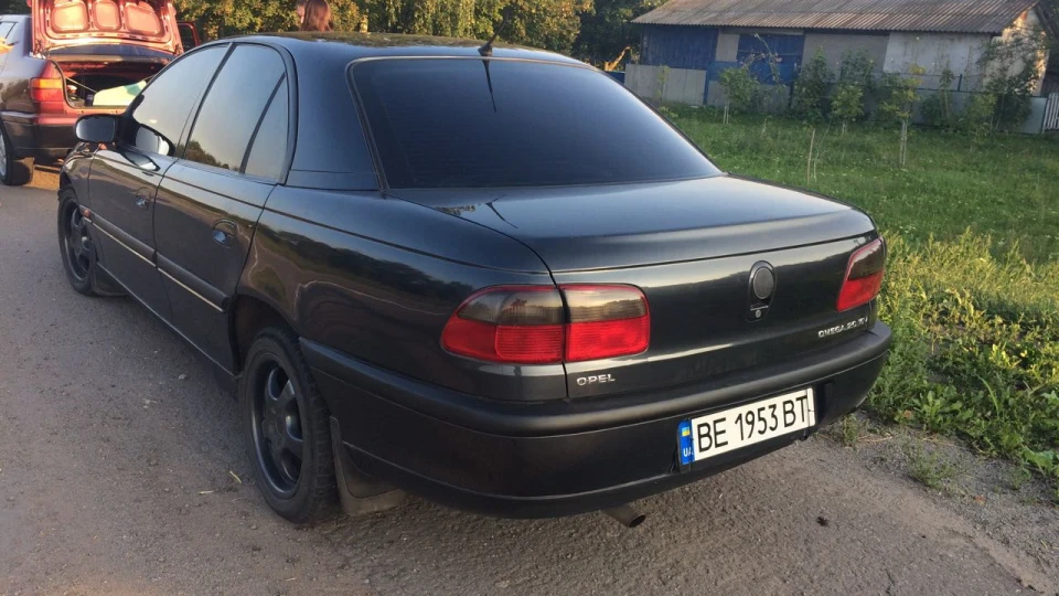 Opel Omega 2.0 16v 136hp 4