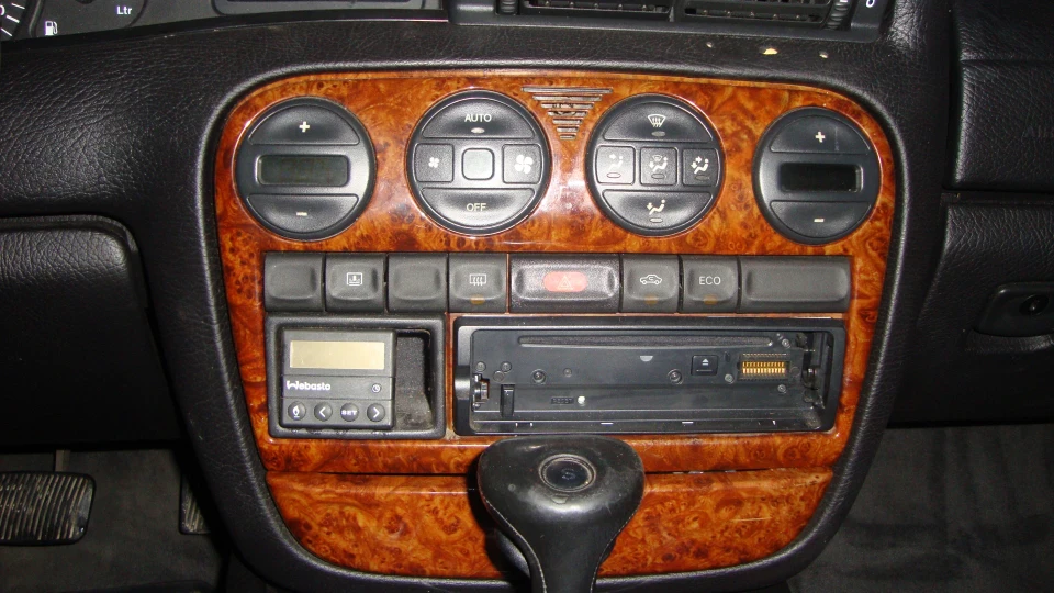 Opel Omega 2.0 16v automat 3