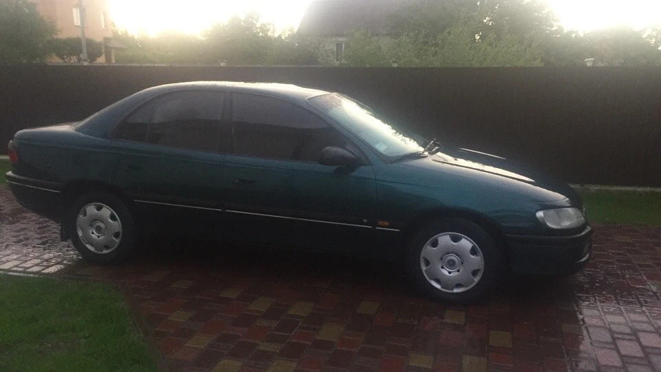 Opel Omega 2.0 16v GL 2