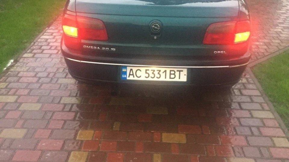 Opel Omega 2.0 16v GL 4