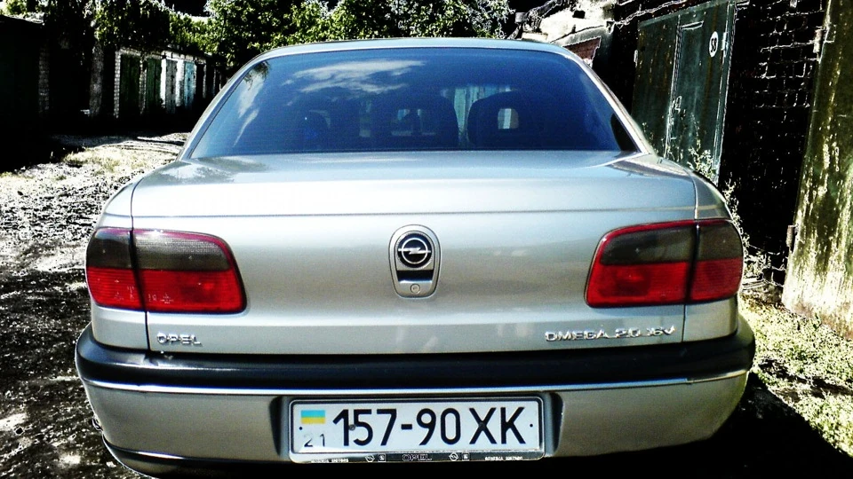 Opel Omega 2.0 16V срібло 2