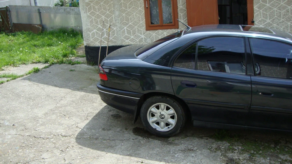 Opel Omega 2.0 16V 3