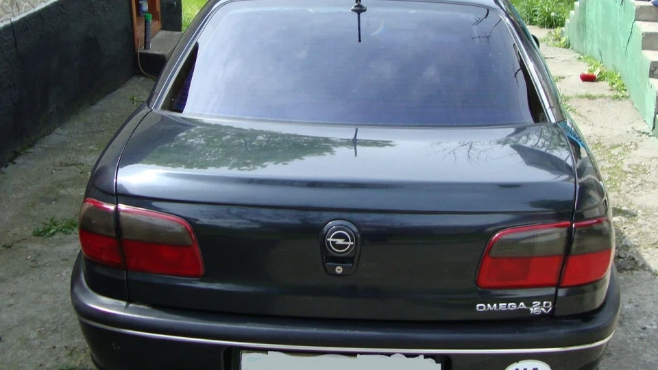 Opel Omega 2.0 16V 4