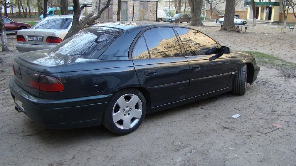 Opel Omega 2.0 (3.0) 2.0