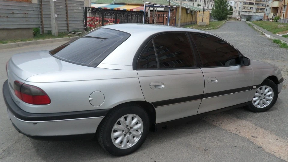 Opel Omega 2.0 8V