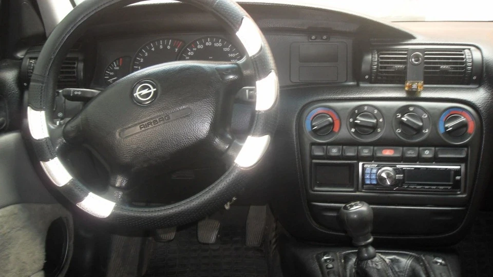 Opel Omega 2.0 8V 3