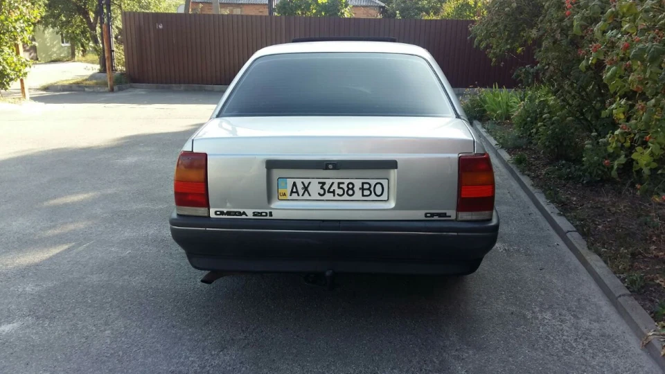 Opel Omega 2.0 с20ne