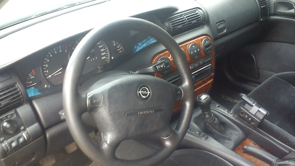 Opel Omega 2.0 спокійна ластівка 4