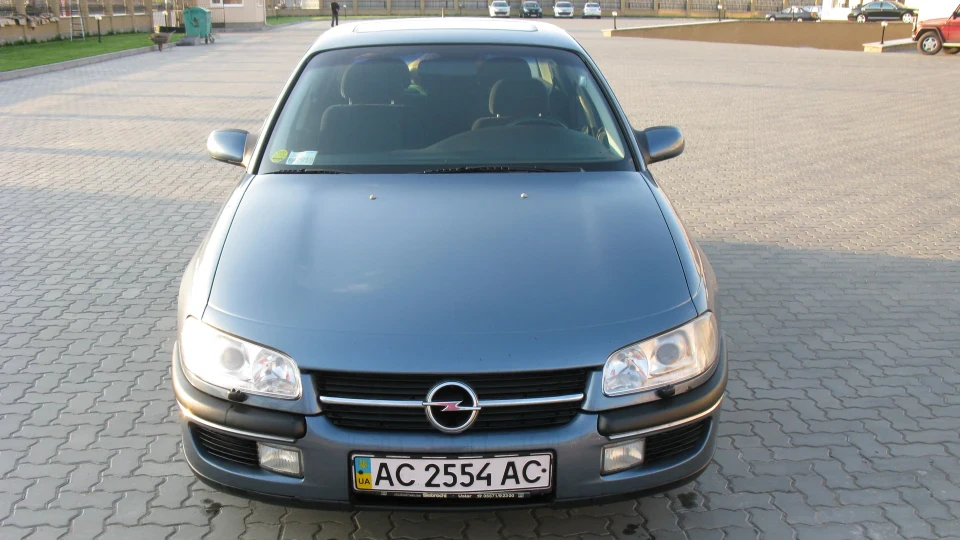 Opel Omega 2.0 sport 5