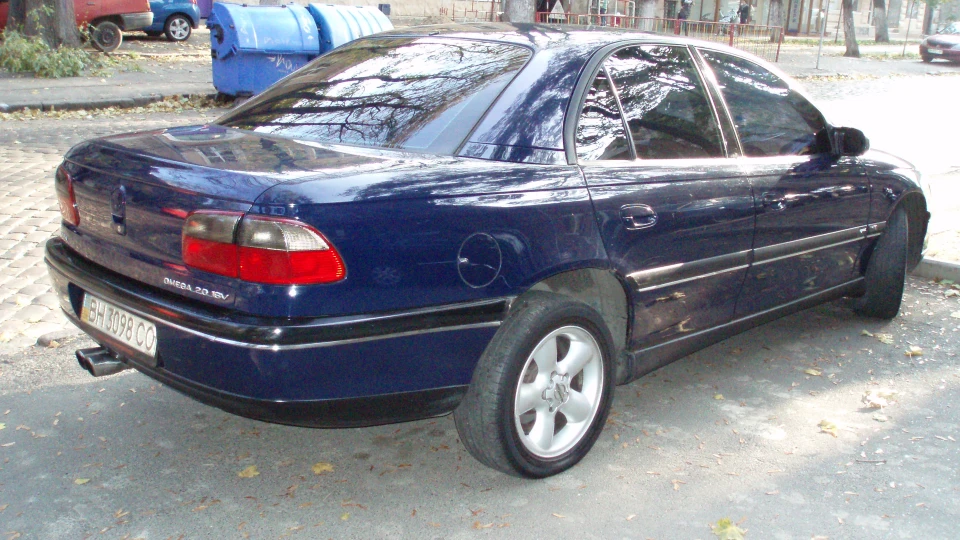 Opel Omega 2.0 SPORT 2