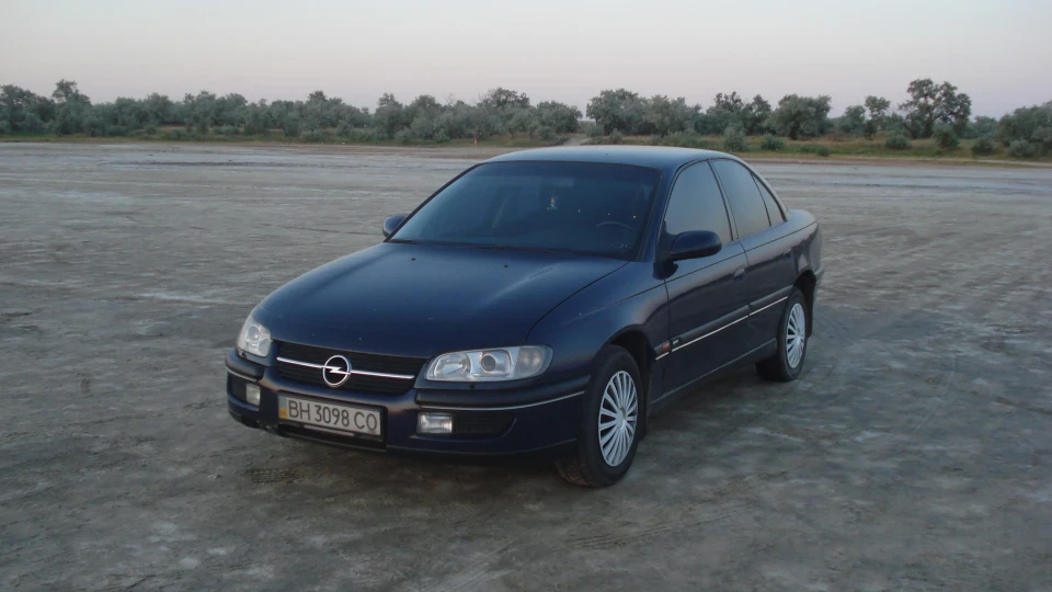Opel Omega 2.0 SPORT 3