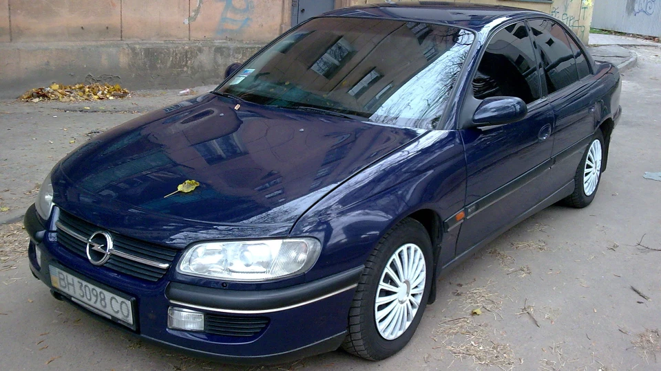 Opel Omega 2.0 SPORT 4